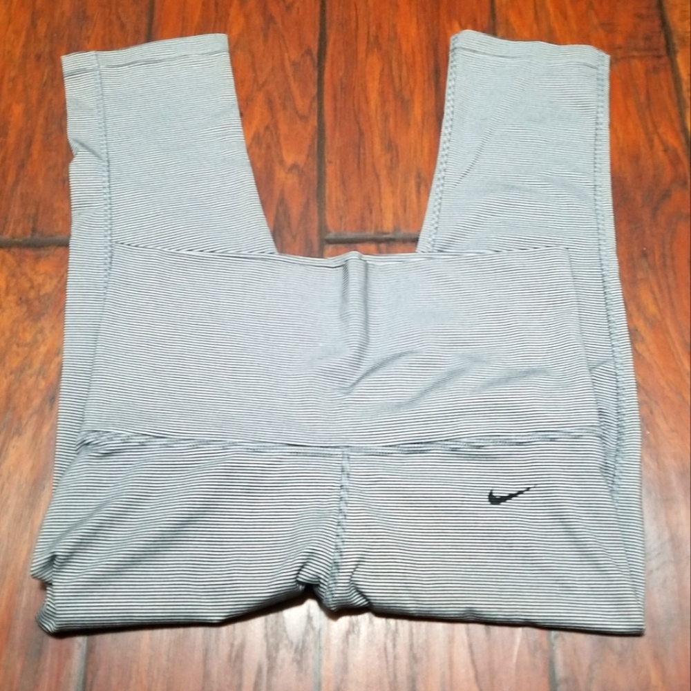 🎉HP🎉 Nike workout capri